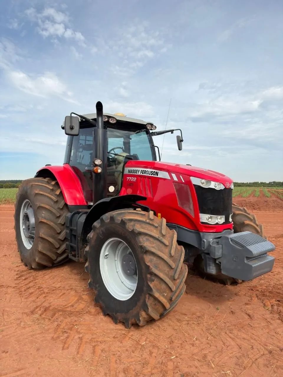 TRATOR AGRÍCOLA 
