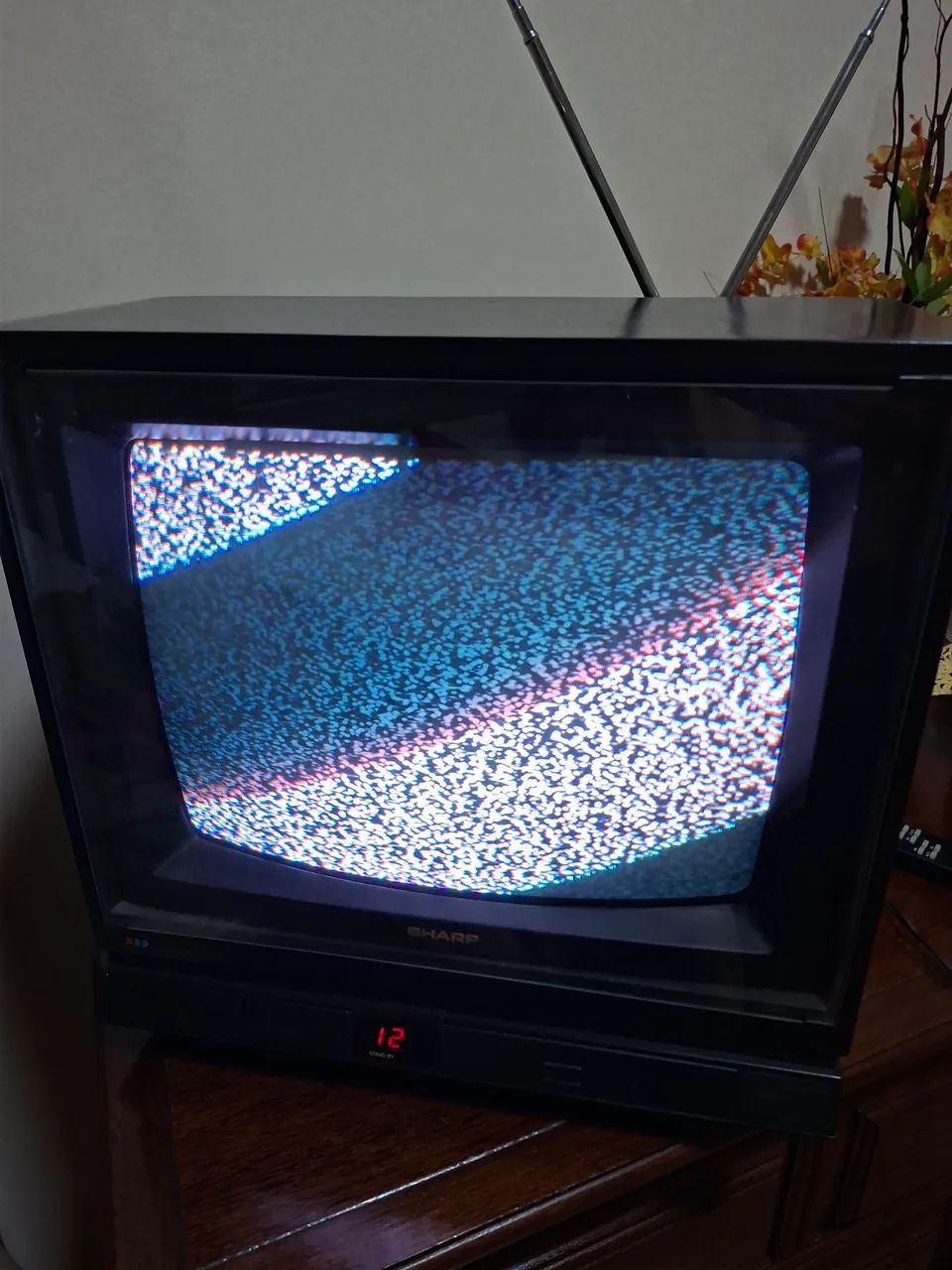 Televisão Televisão SHARP antiga estando funcionando. - Foto 4