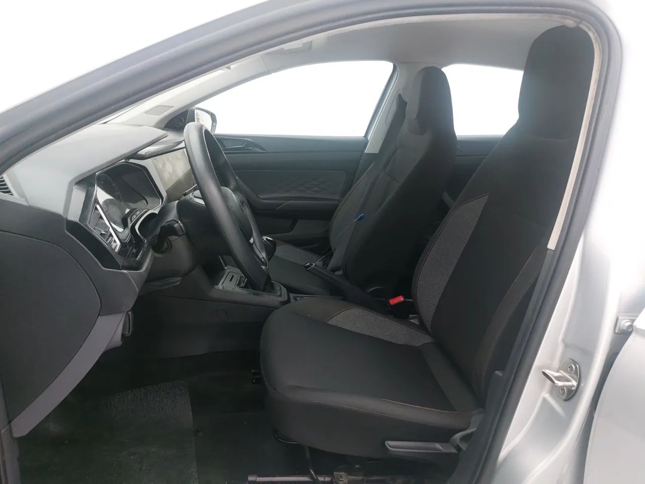Volkswagen Polo Track 1.0 Flex 12V 5p, foto 16 de 18
