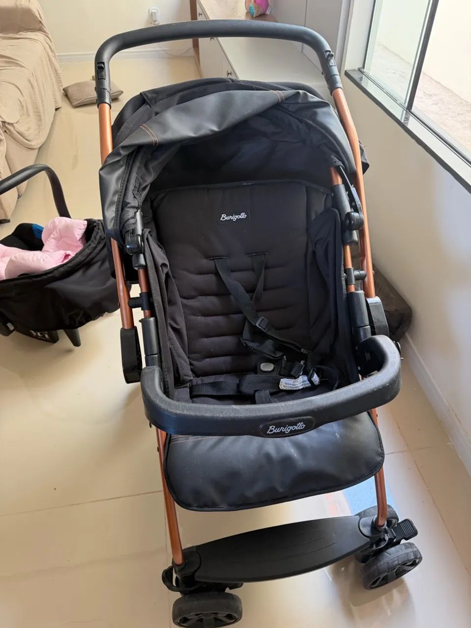 Carrinho de bebê e bebê conforto 