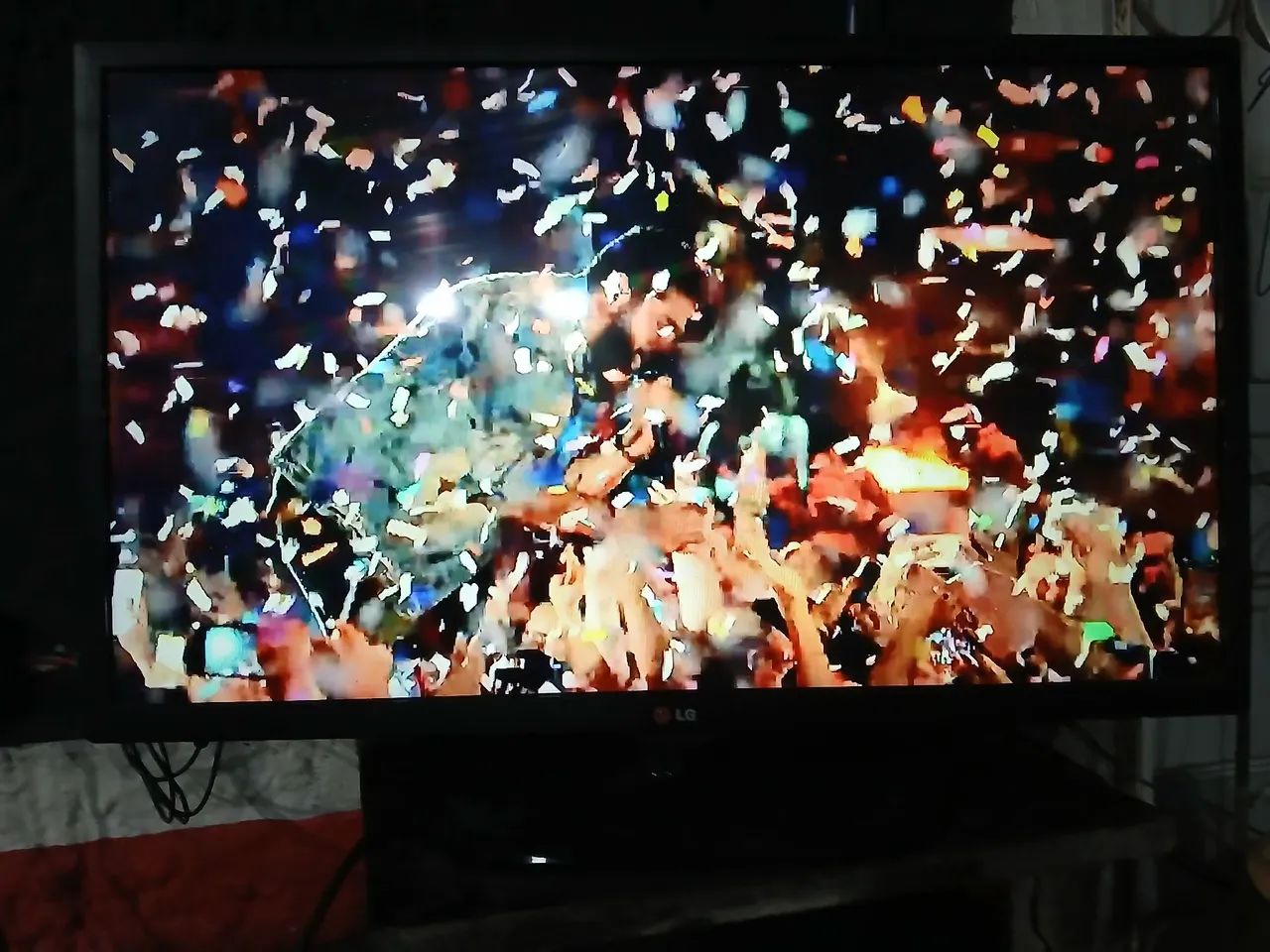 TV LG 32 - acompanha Google cromecast  - Foto 3