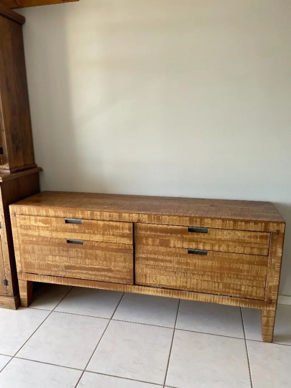 VENDO BUFFET/APARADOR DE MADEIRA