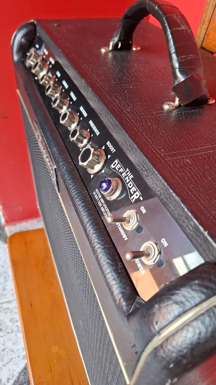 amplificador Kustom Defender 12 - Foto 2