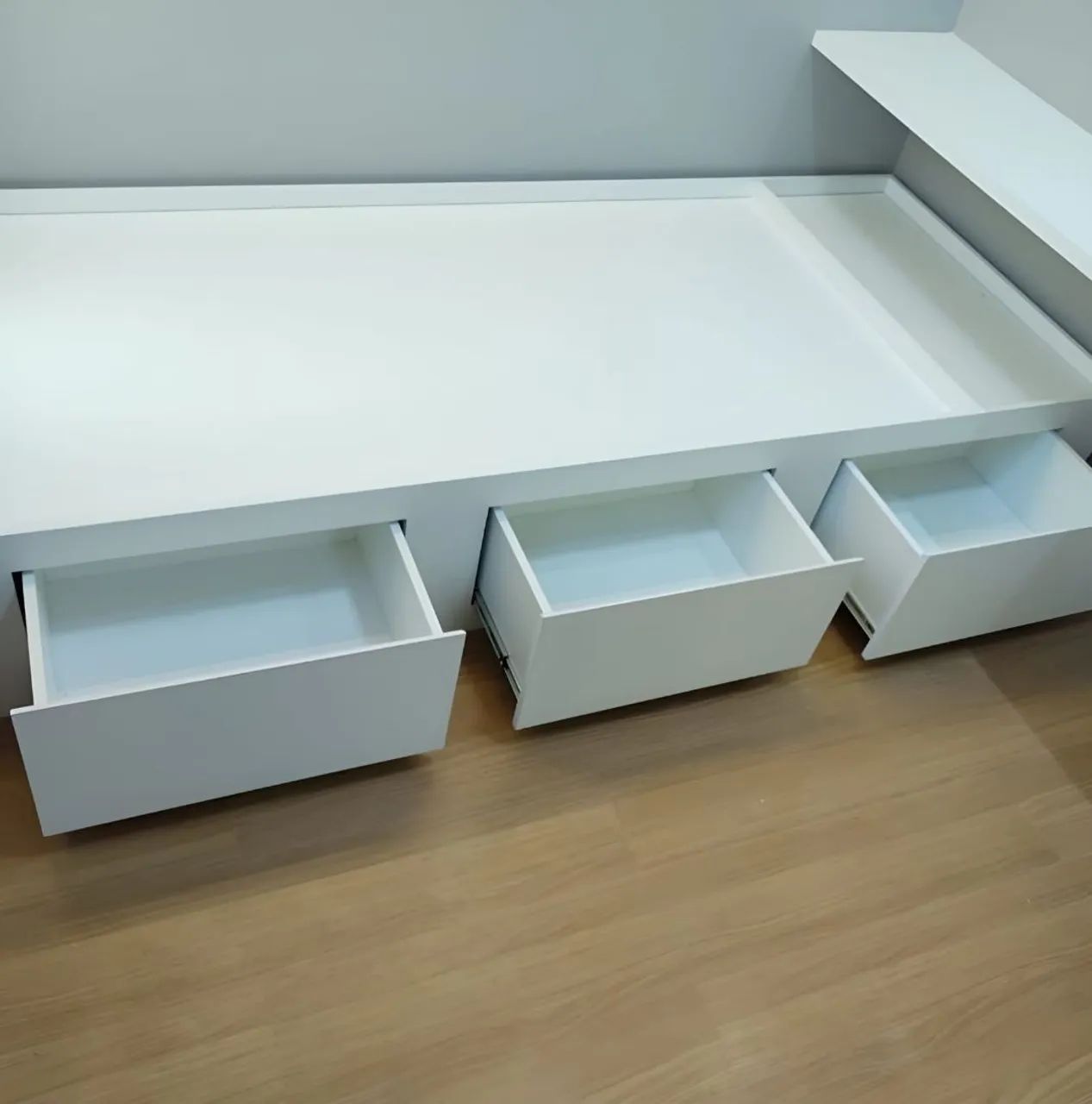 Cama De Solteiro Com Três Gavetões 
