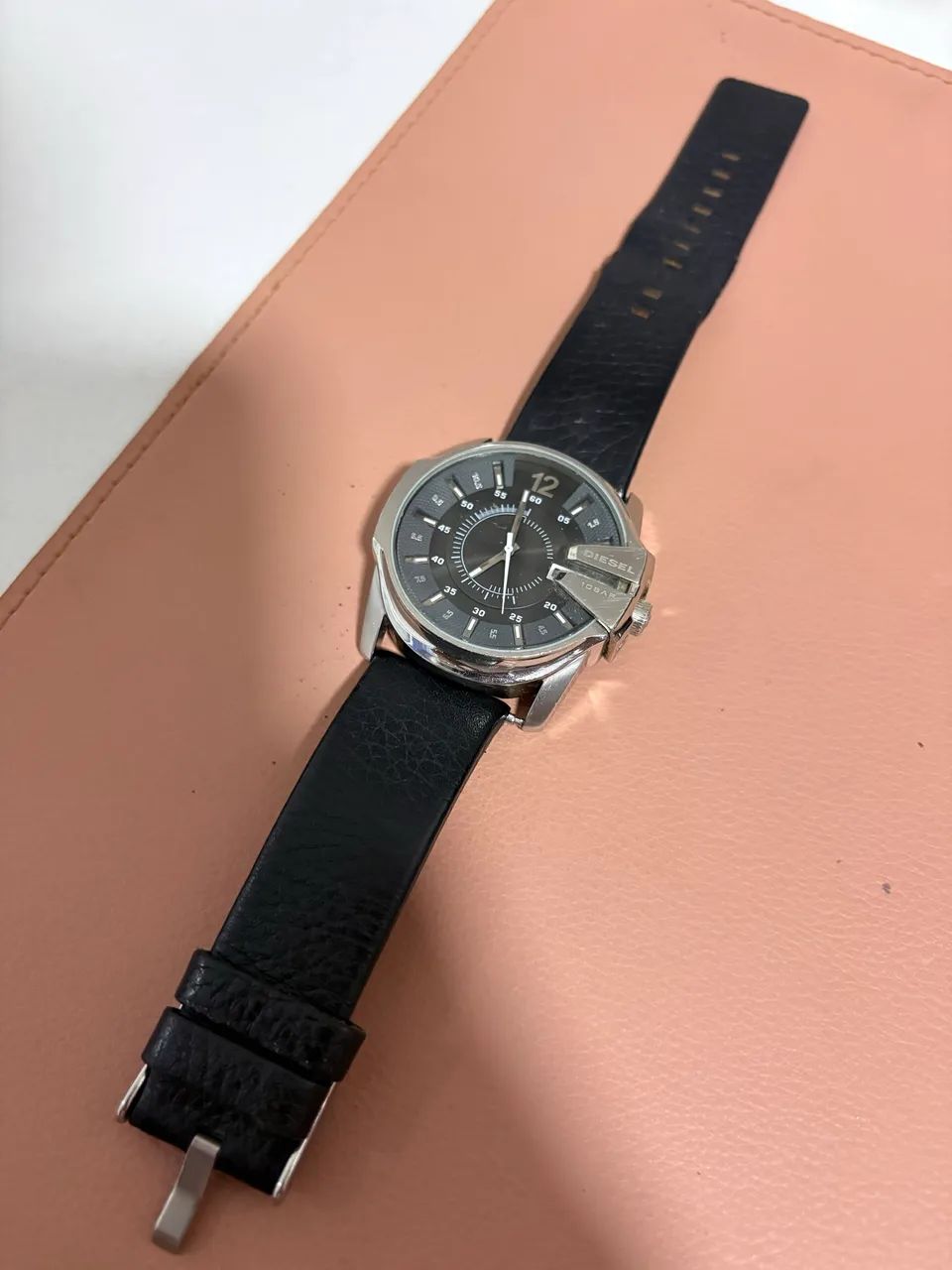 Relógio Diesel DZ1206 com pulseira de couro preta - Foto 4