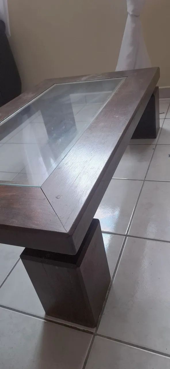 MESA DE CENTRO DE SUCUPIRA 