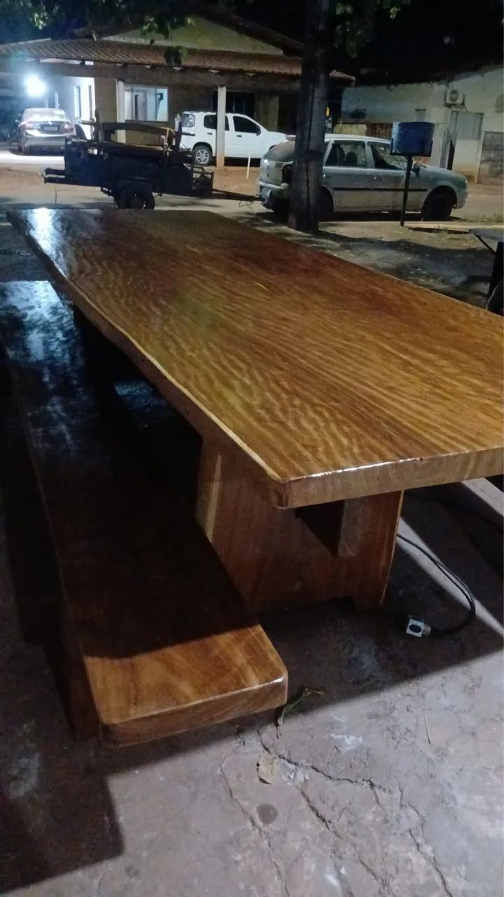 VENDE-SE MESA DE MADEIRA 
