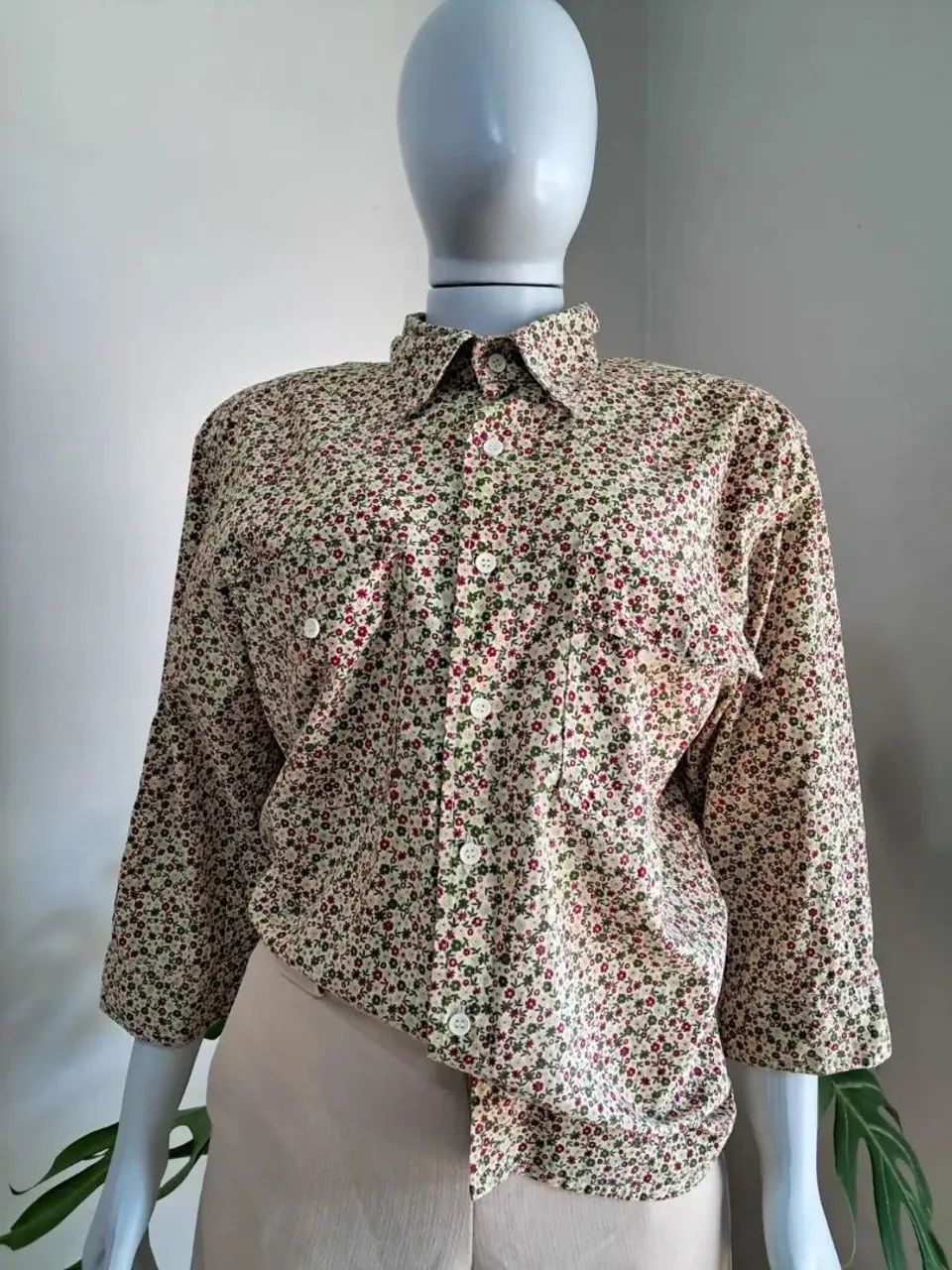 Camisa com estampa floral 