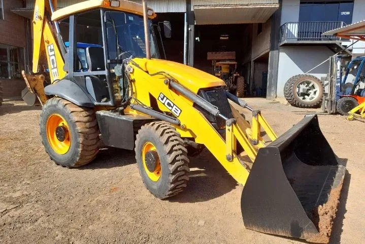 Retroescavadeira JCB 2014.  - Foto 4