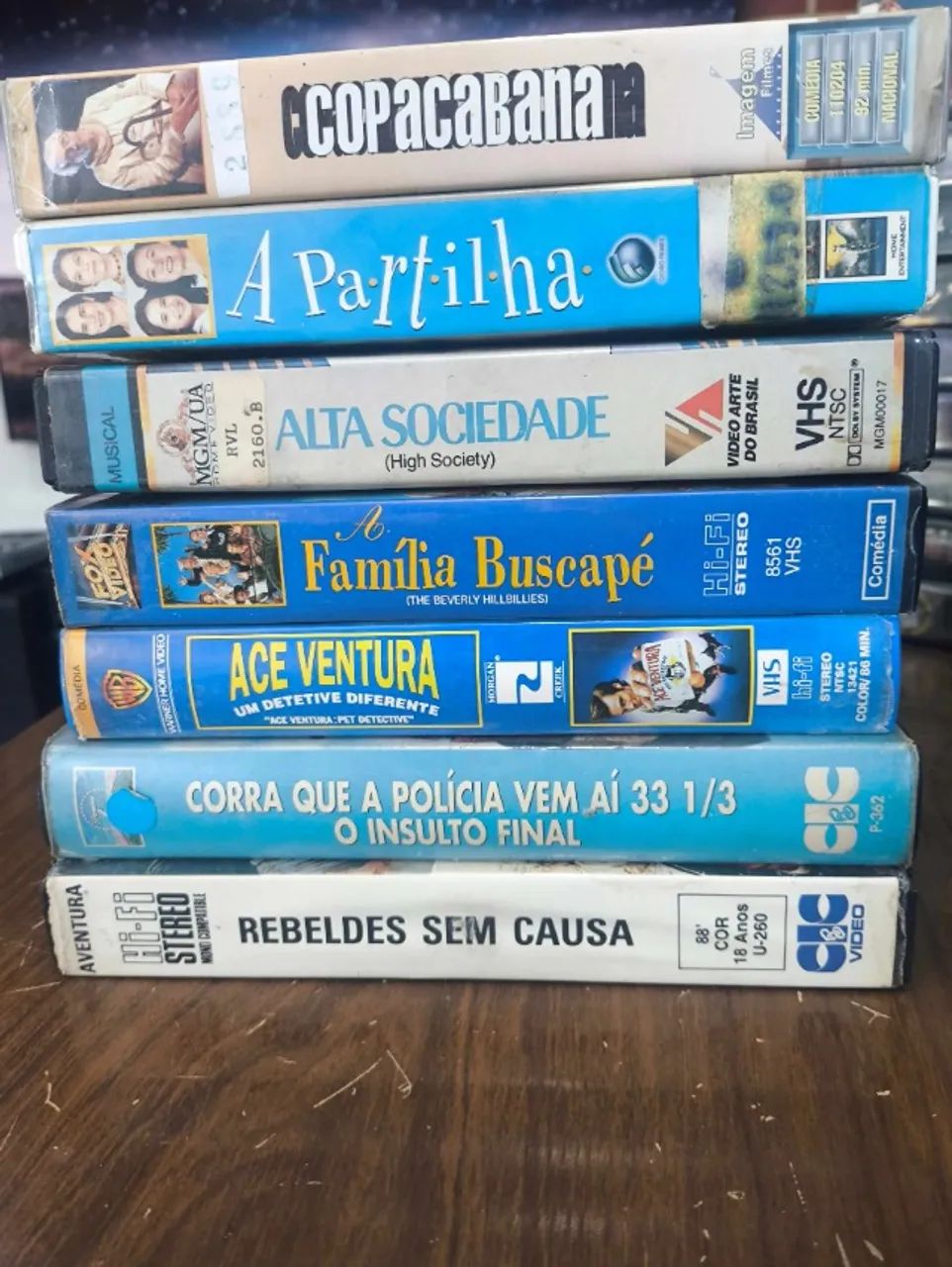  FITAS VHS COMÉDIA ACE VENTURA CORRA QUE A PÓLICIA VEM AÍ / FAMÍLIA BUSCAPÉ -2 POR 50REAIS - Foto 2