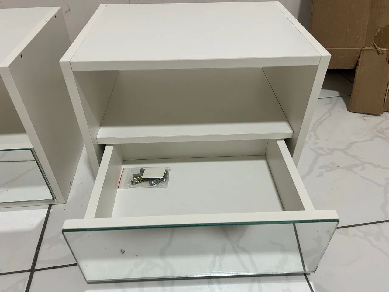 Mesa De Cabeceira Suspenso C Gaveta Frente Espelhada Branco - Foto 2