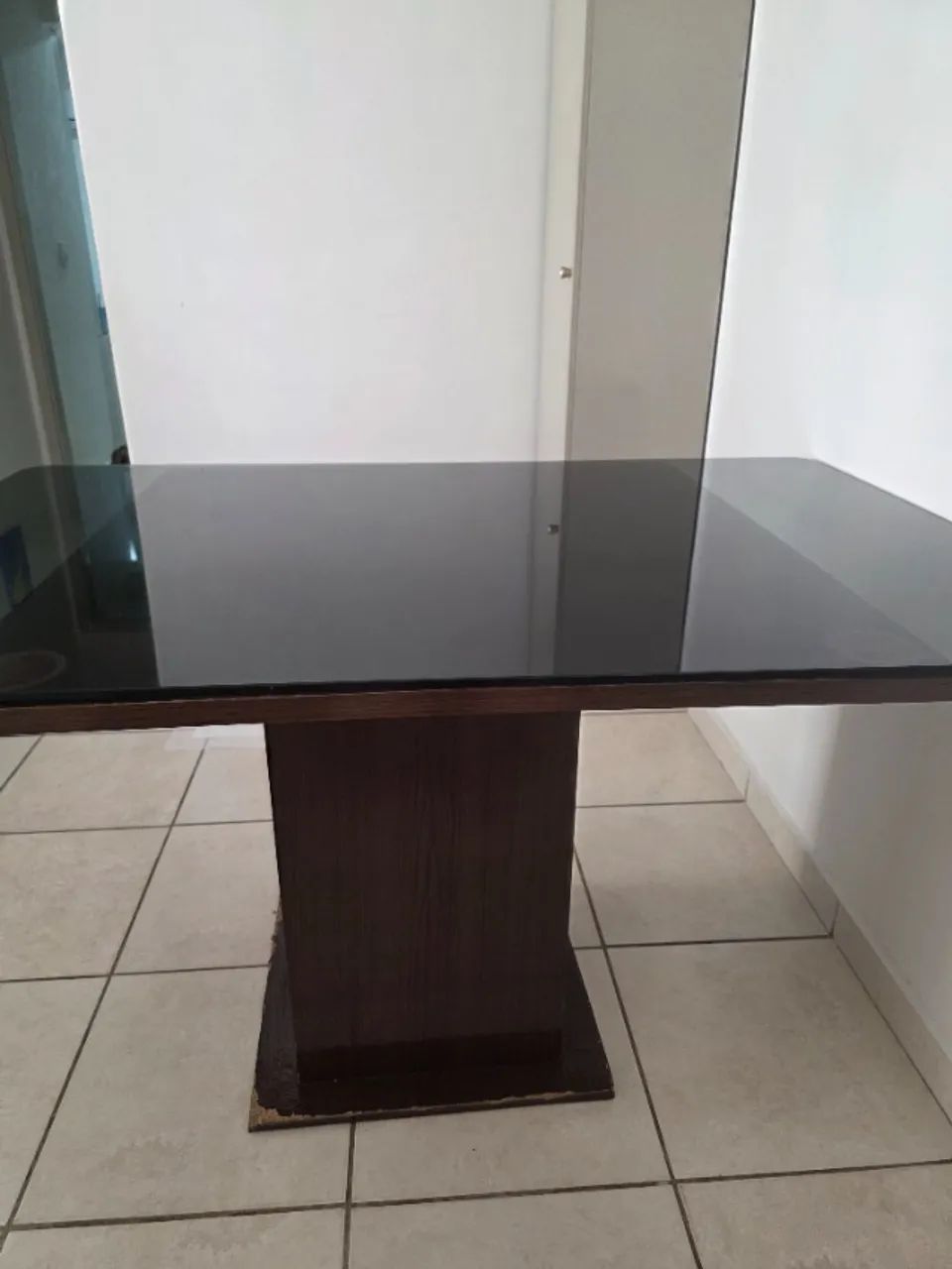 Mesa de jantar com tampo de vidro - Foto 2