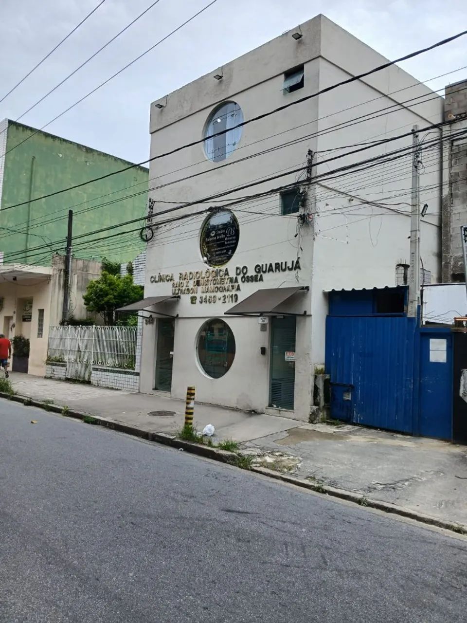 Sala.comercial com banheiro. 