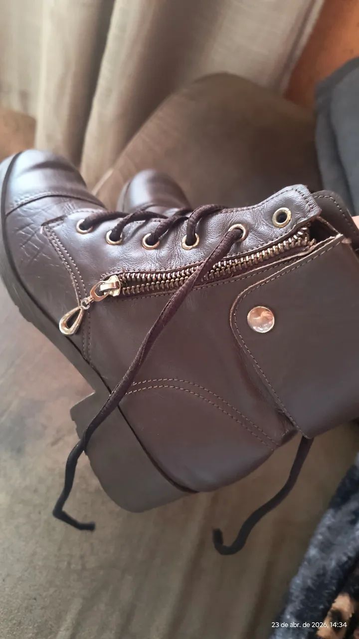 Bota de Couro com zíper número 35 - Foto 5