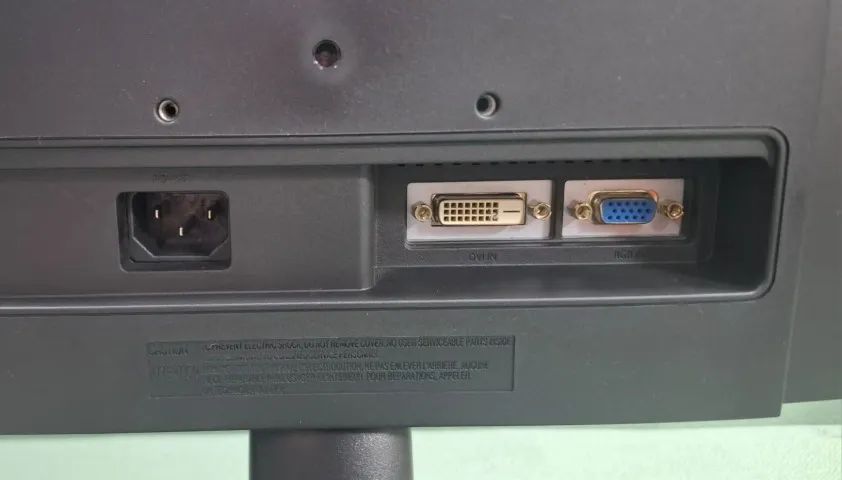 Monitor Samsung 18.5" LED VGA/DVI/HDMI (adaptador)     - Foto 4