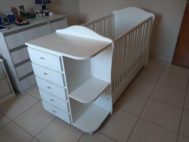Berço Americano Branco + Banheira com suporte e trocador
