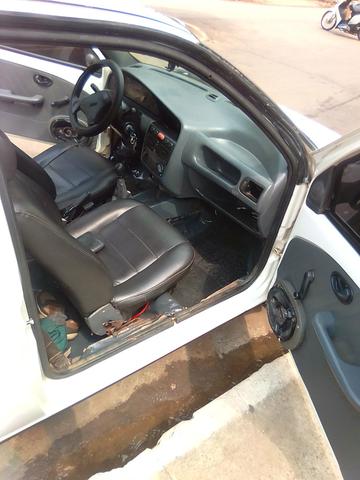 Vende ou troco carro fechado