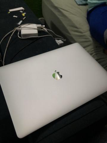 MacBook Pro (15-inch, 2017)