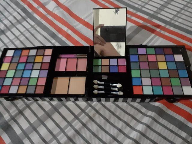 Estojo de maquiagem Ruby Rose novo