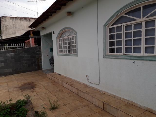 Vendo casa QNJ 3 ótima localização perto de Shopping parada de ônibus super mercados - Foto 3