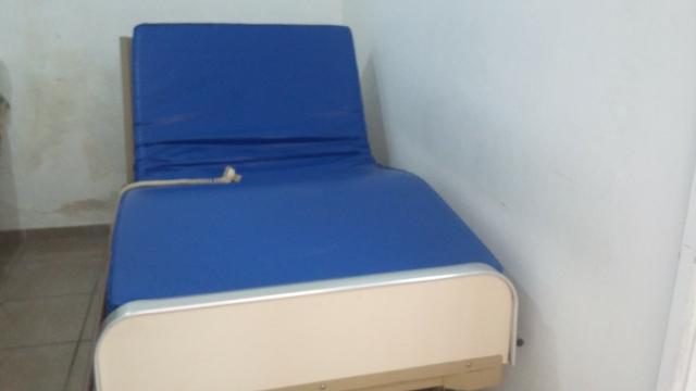 Cama hospitalar elétrica - Venda