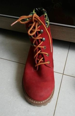 bota vermelha constance