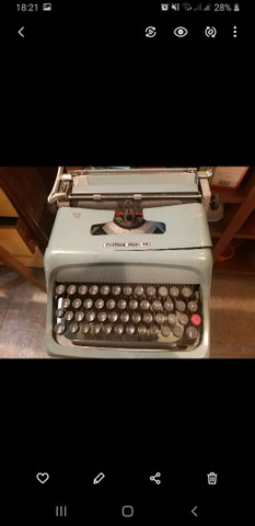 Máquina da tilografia OLIVETTI