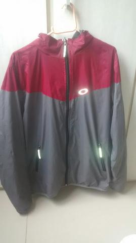 Vendo corta-vento dupla face R$100 pra sair essa semana