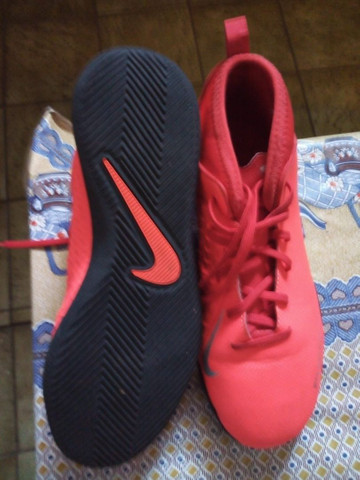 Chuteiras, vende ou troca por passarinho - Foto 4