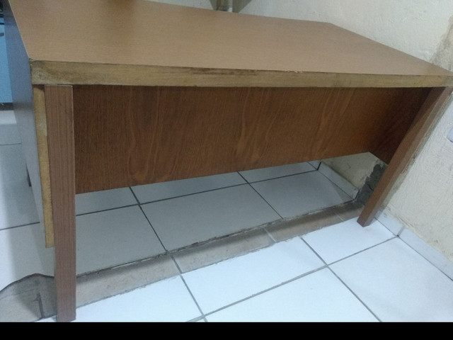 Mesa para escritório com gavetas - Foto 2
