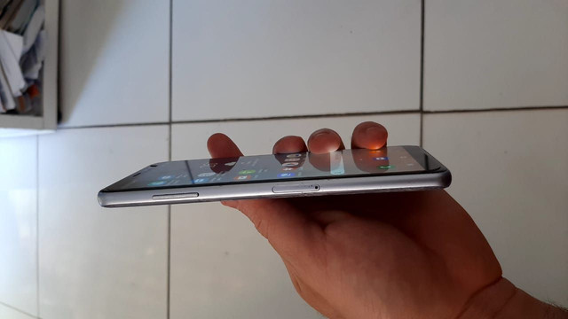 Celular Galaxy A8 PLUS 64GB e 4GB TOP! - Foto 3