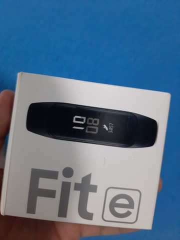 Pulseira SAMSUNG fit e, marca de uso mas n tem defeiro. Pra vender logo não entrego.