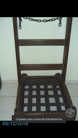 Poltronas de madeira nobre