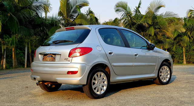 Peugeot 207 1.6 automático 2013 - Foto 2