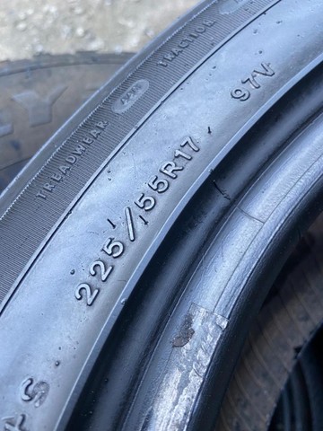 Pneu 225/55/17 Goodyear meia vida sem defeitos (não é riscado) - Foto 4