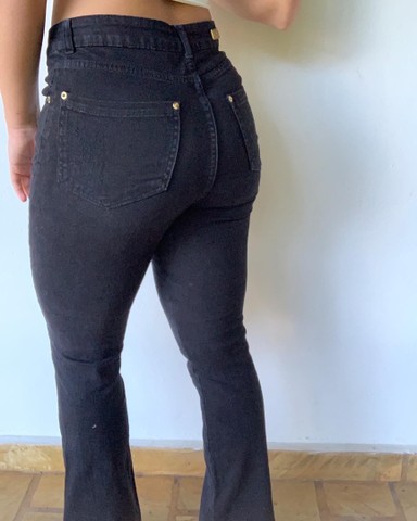 Calça jeans flare preta - Foto 2