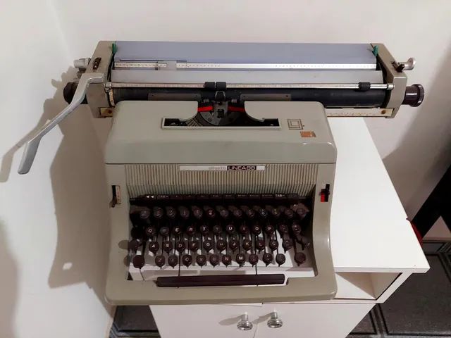 Máquina datilografia olivetti Linea 88