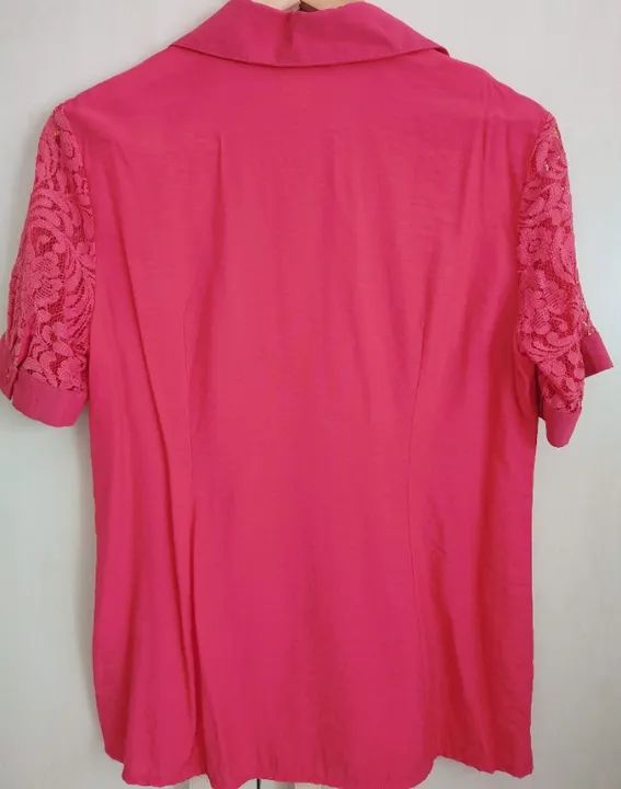 Camisete manga curta com detalhes em renda - Foto 2