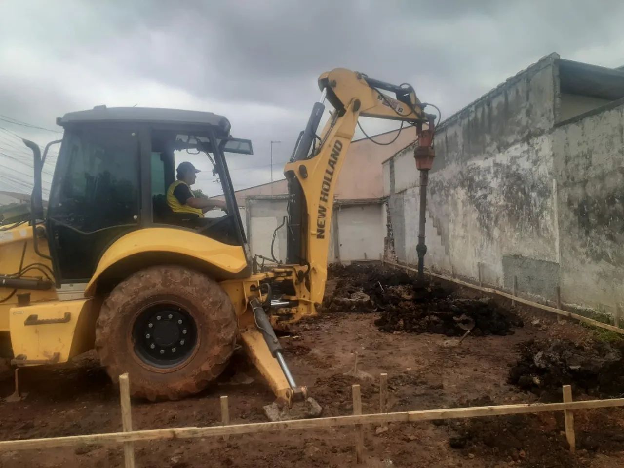 Perfuração de solo e terraplanagem  - Foto 3
