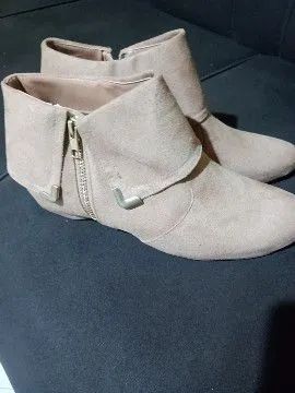 VENDE-SE BOTA CANO BAIXO