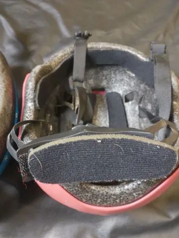 Capacete de proteção 2 peças em boas condições  - Foto 2