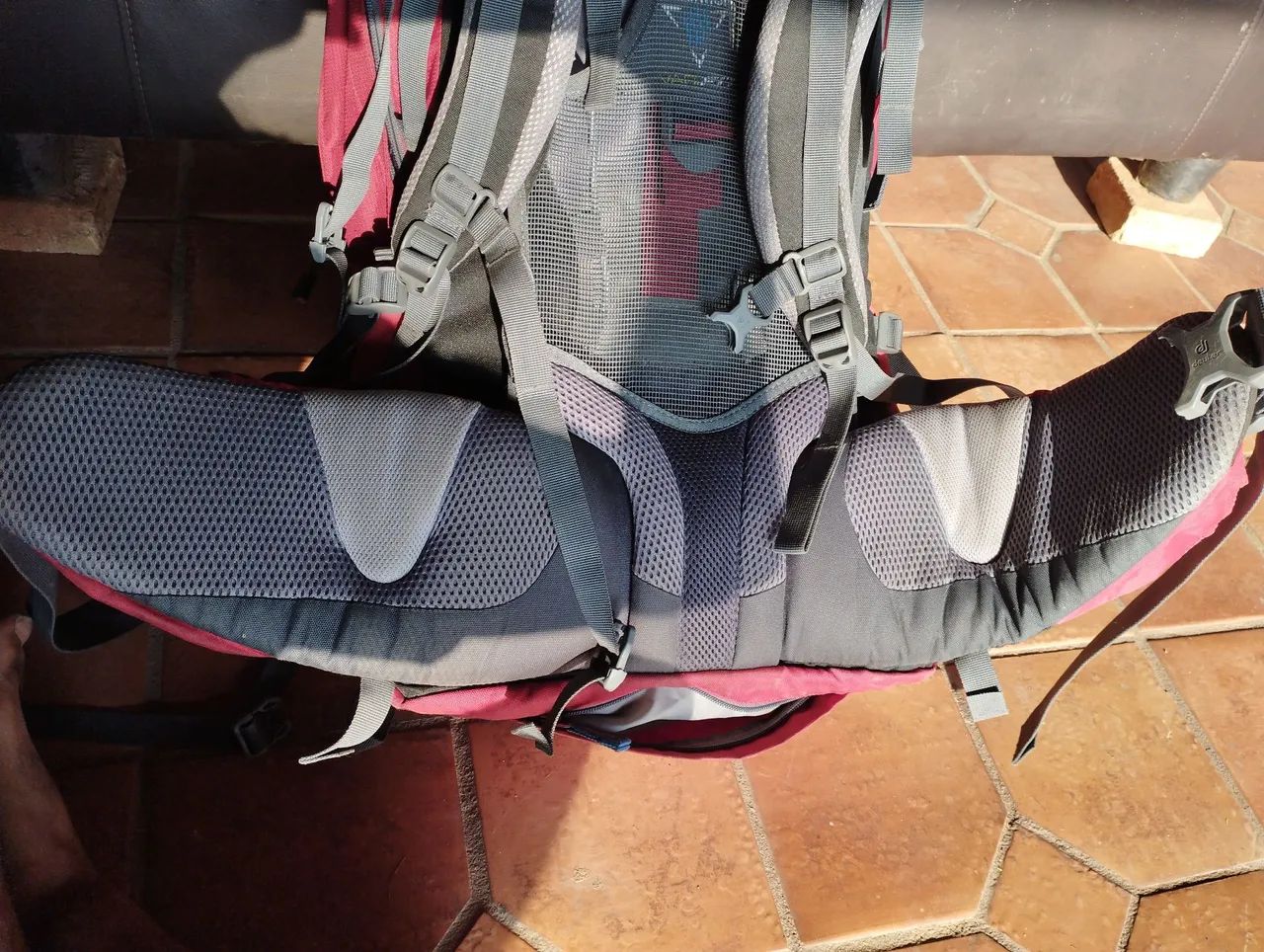 Mochila Deuter Aircontact Futura Vario SL 45+10L - Foto 5