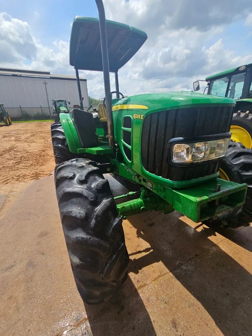 Trator Agrícola Jhon Deere - Foto 2