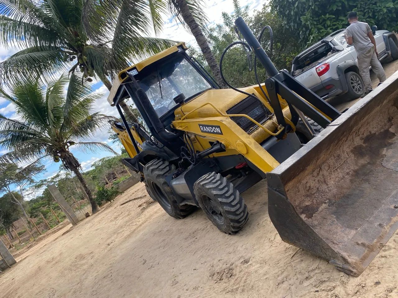 Retro escavadeira Randon motor novo - Foto 2