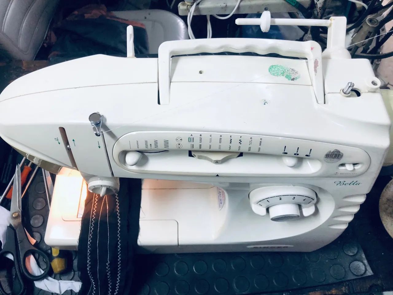 Máquina de Costura Singer Bella - Foto 2
