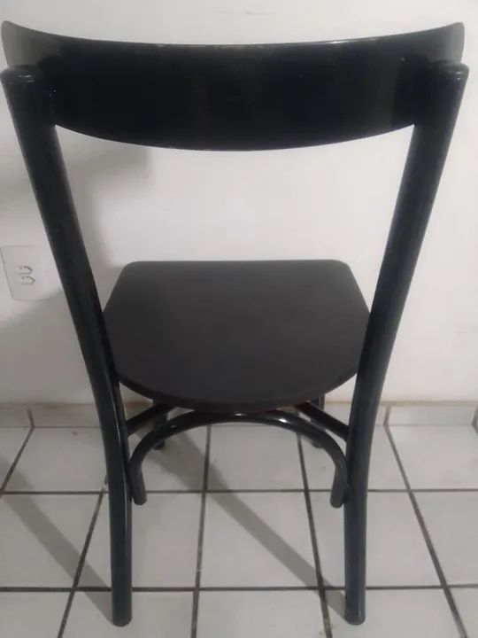 Cadeira  tubular Assento Madeira bem reforçada preta - Foto 3
