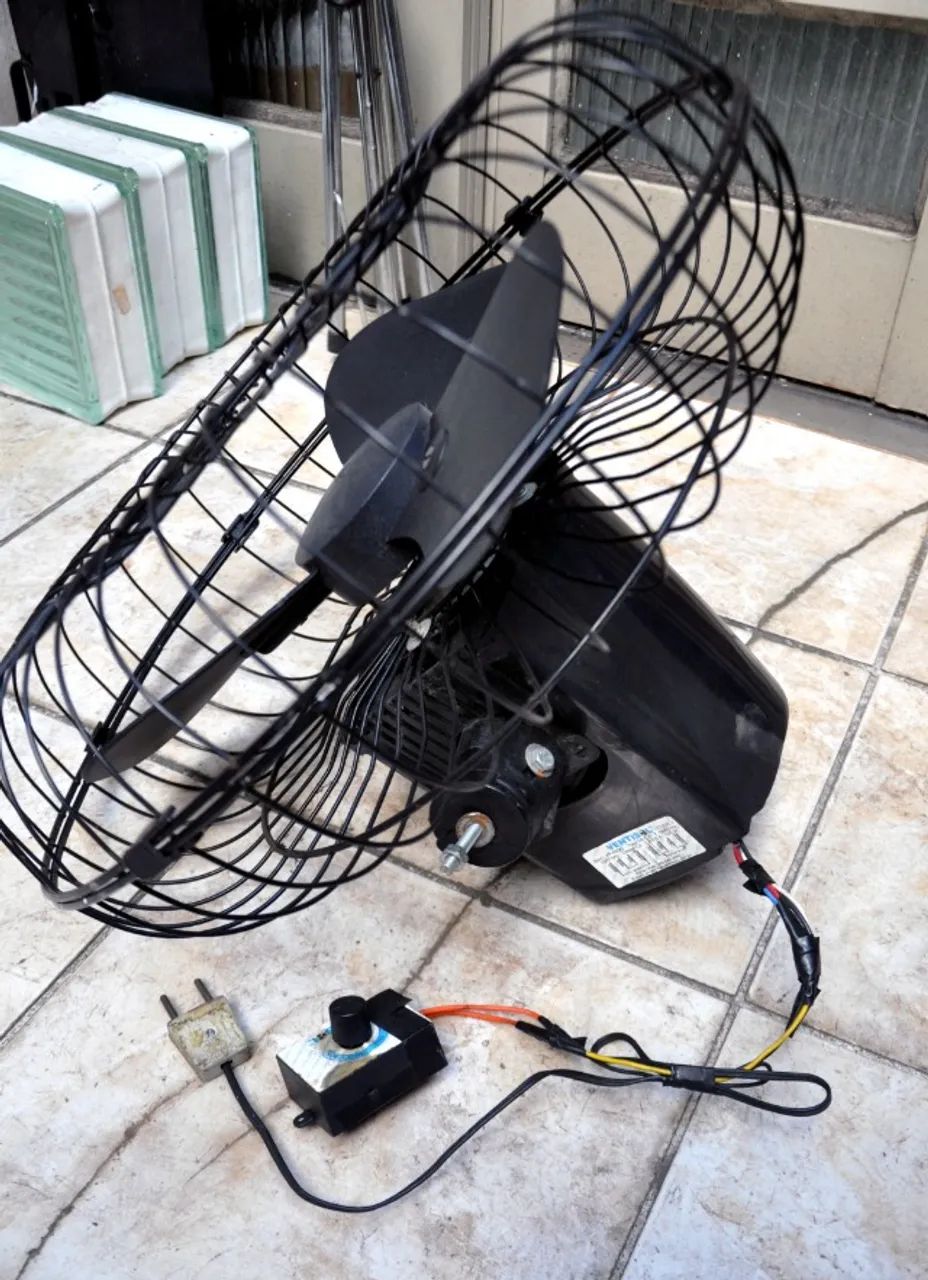 ventilador de parede, grande 3 velocidade. Ventisiilva. Otimo estado. 170 cd.