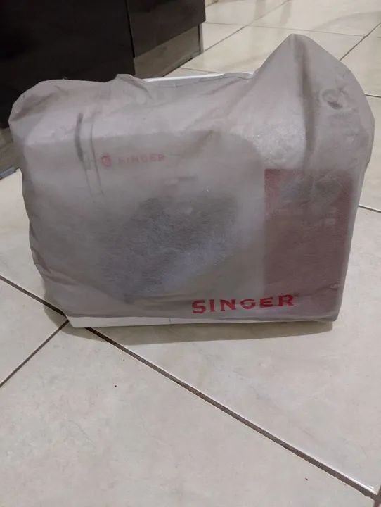 Máquina de Costura Singer SC220 - Foto 4