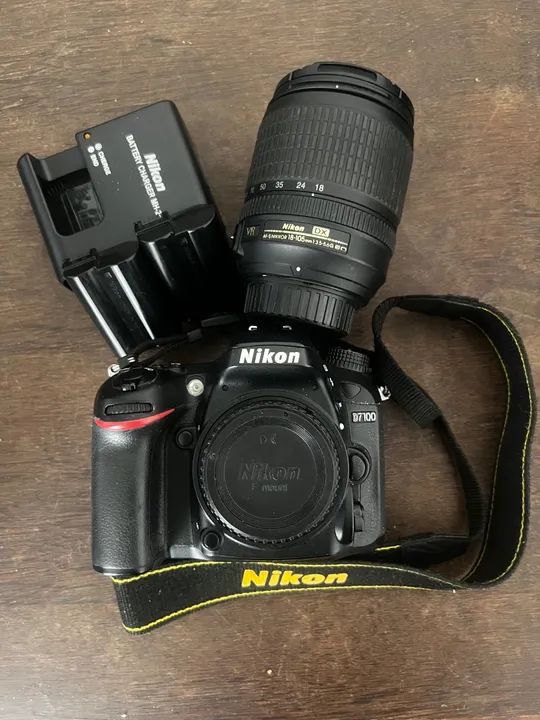 Câmera Nikon D7100 com Lente 18-105mm