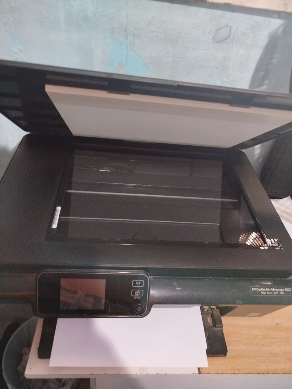 Impressora HP Deskjet Ink Advantage 5525 - Foto 2